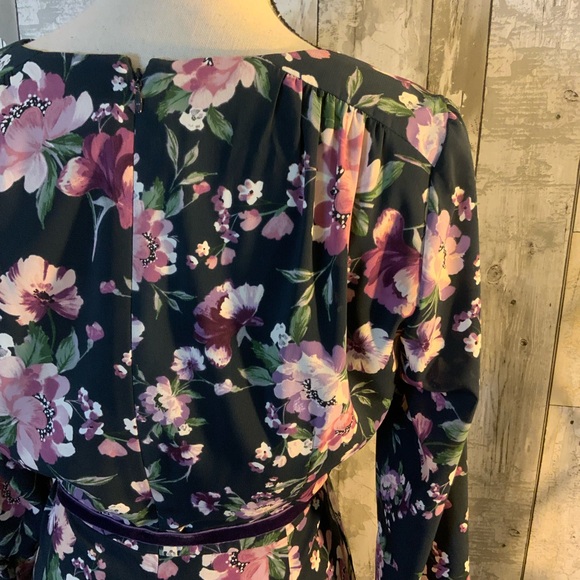 Gal Meets Glam Floral Long Sleeve Dress - Black and Pink. Size 6 - Picture 5 of 7